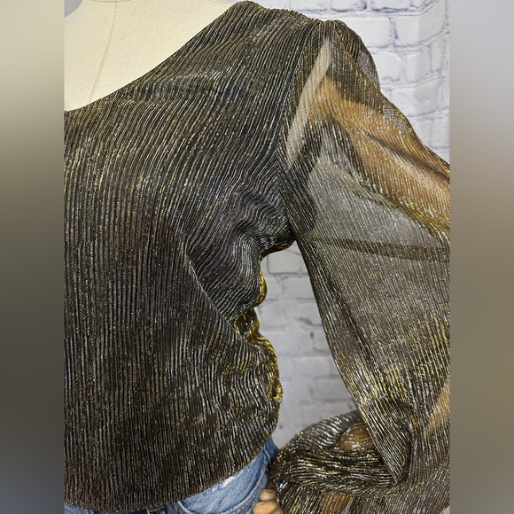 Heartloom Metallic puff sleeve Blouse - Picture 2 of 6